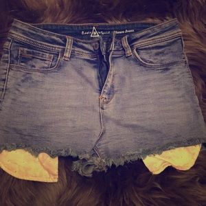 Short shorts 💁🏻‍♀️